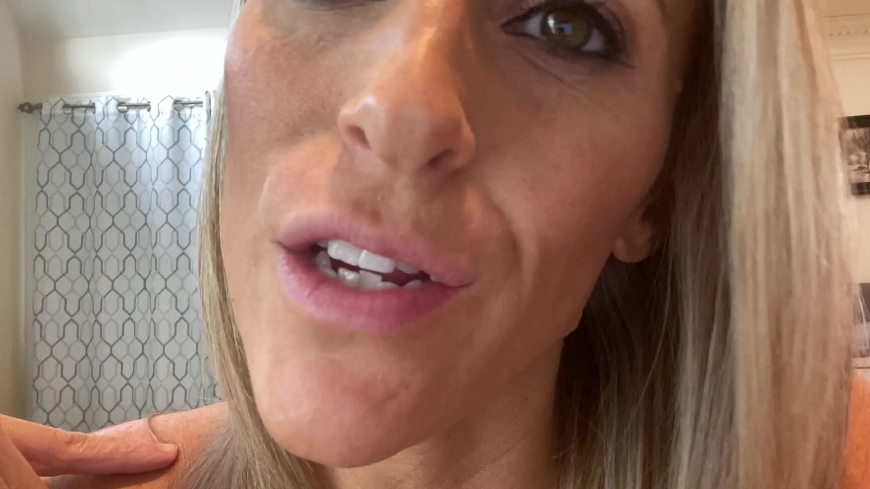 Giantess, Giants, MILF, Mouth Fetish, Unaware Giantess giantess rose gets tiny man ManyVids