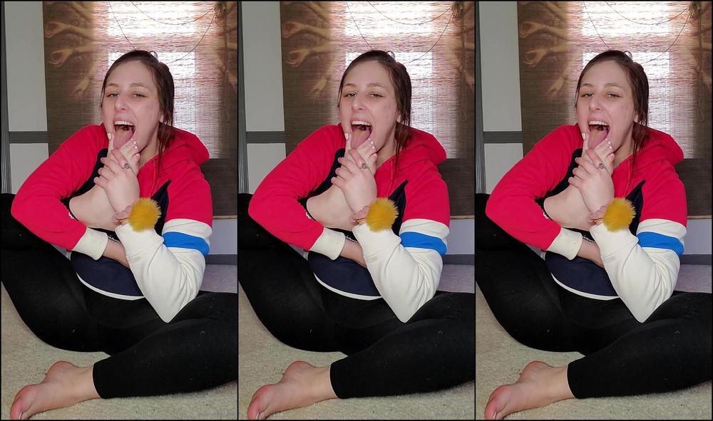 Tootsiepoptoes Thankful For This Big Tongue