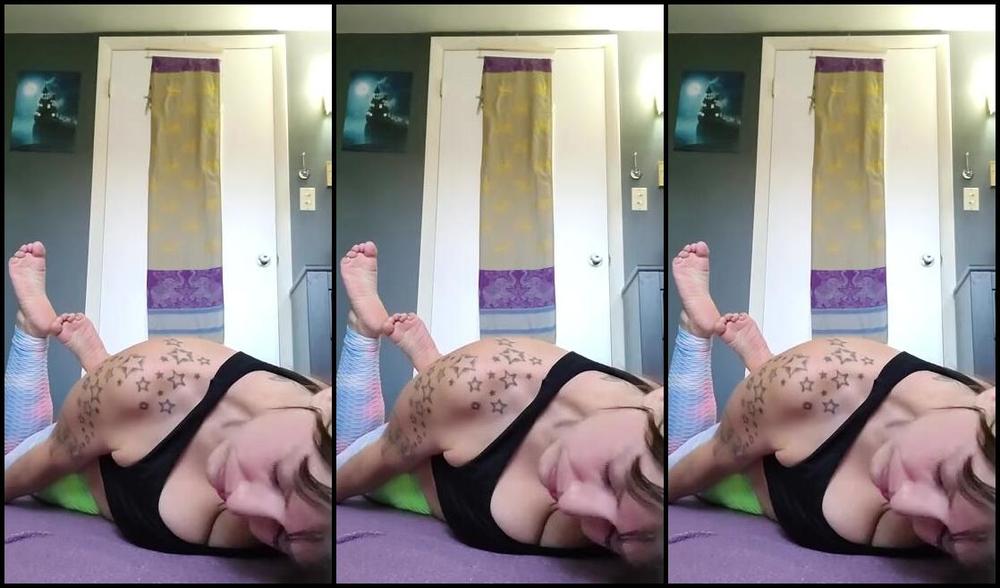 Crystal Paris Nicknamed One Lonely Foot 11 12 2024 Onlyfans Video Stretch With Me