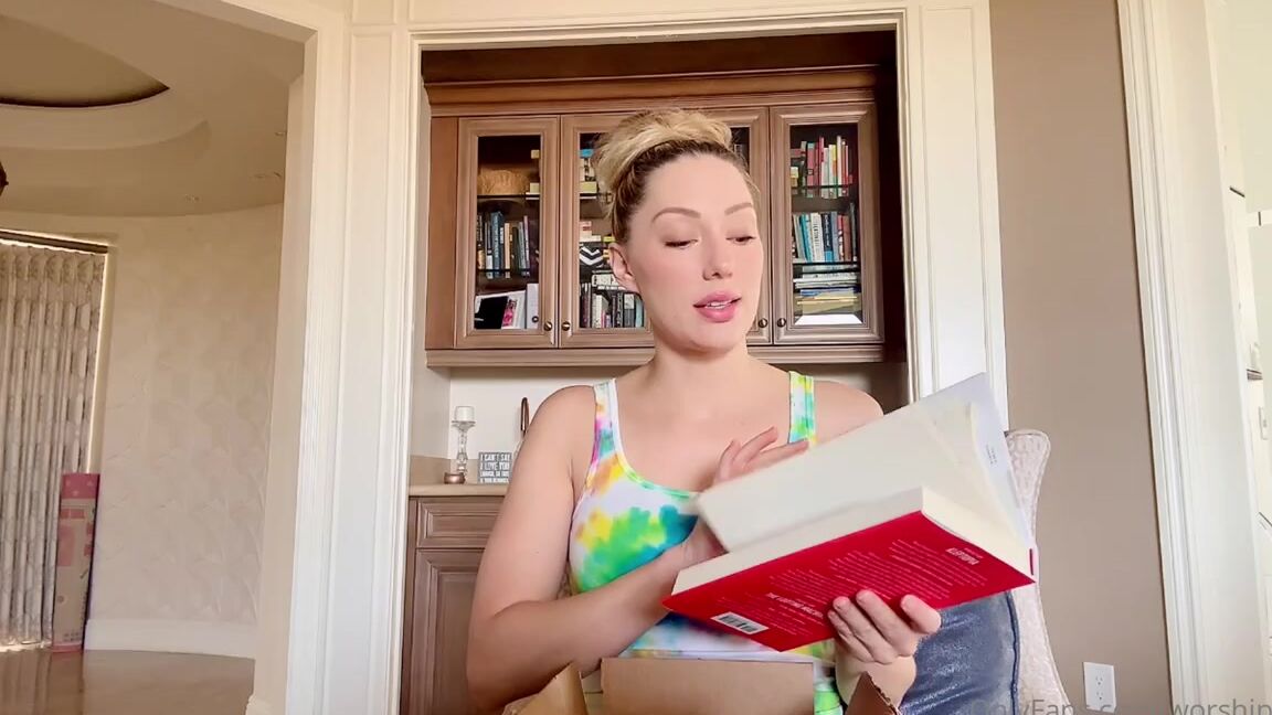 Princess Rene Aka Worshiprene Onlyfans Housekeeping Time There S A Little Fun Surprise At The End Of This Vid Well It Was A Surprise For