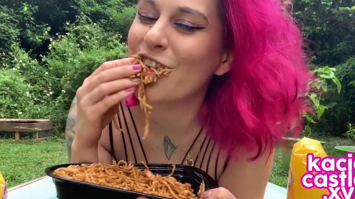 kaciecastlex-25-09-2020-960815388-leftover-lo-mein-feeder-eating-fetish-full-16-min-p-ke-clip-available-in-dms