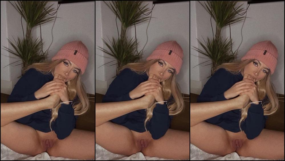 Monamixxx Are You Ready For Me To Lick Your Feet Like This