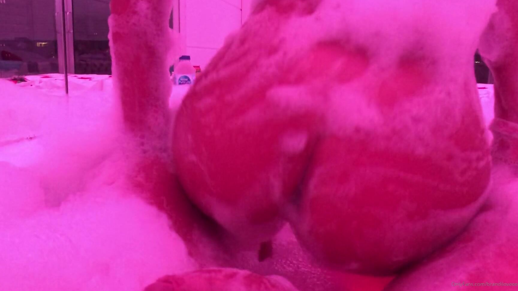 Brandiloveee Sucking In Jacuzzi T