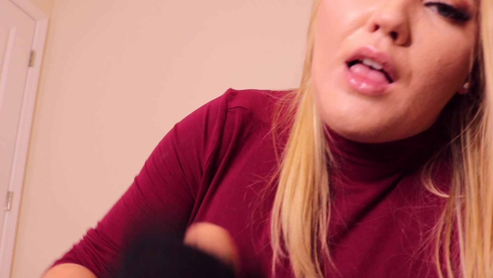 Annabellerogers Jizz In Mommys Hand