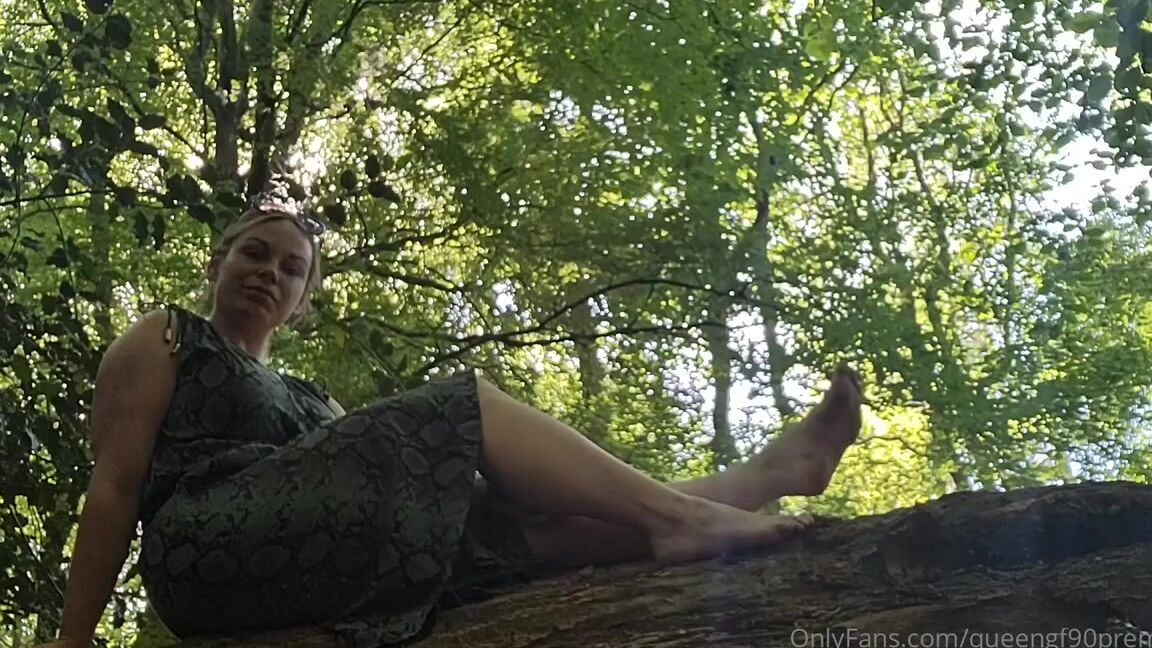 The Foot Queen Of England Aka Queengf90Premium Onlyfans The Audacity Of These Dogs