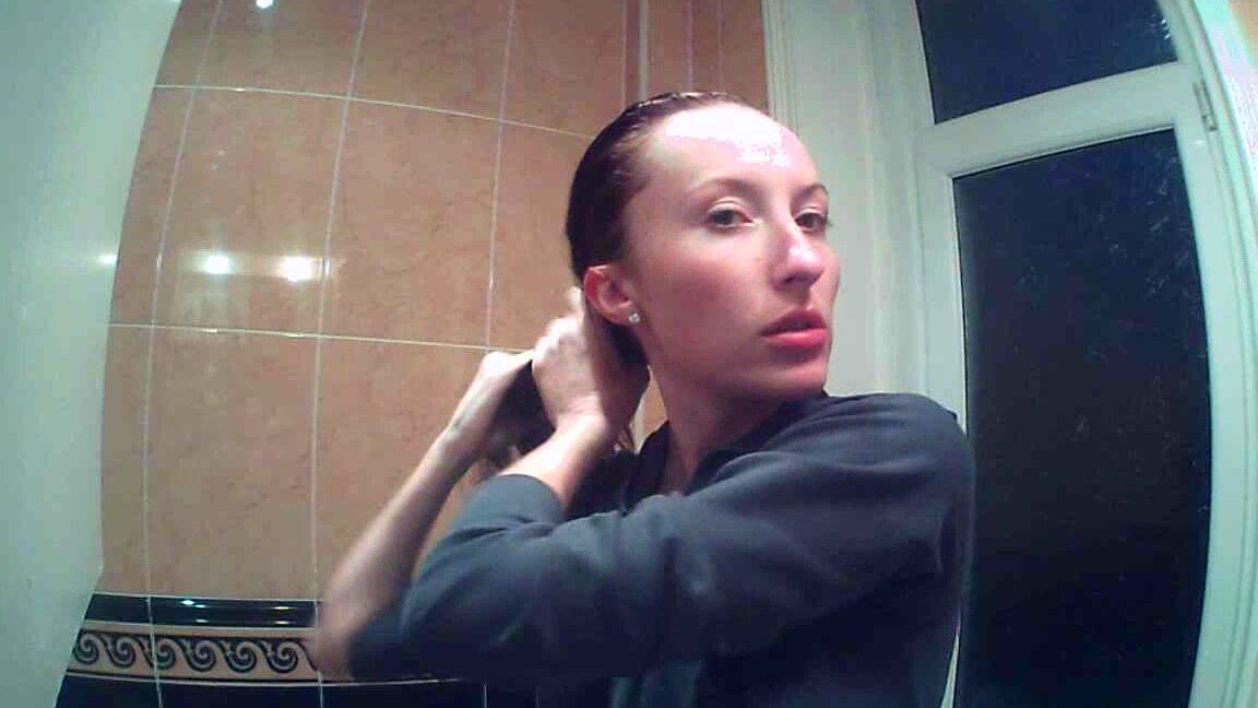 Sophia Smith Wet Hair Brushing