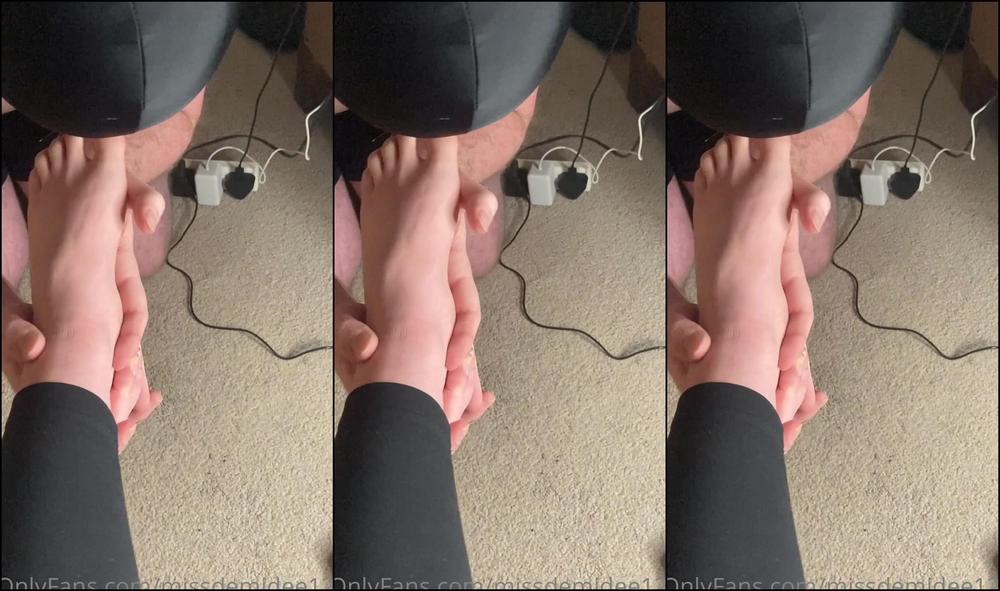 Missdemidee My Slave Craves Humiliation And I Love To Humiliate Him If He Doesn T Learn To Stretch