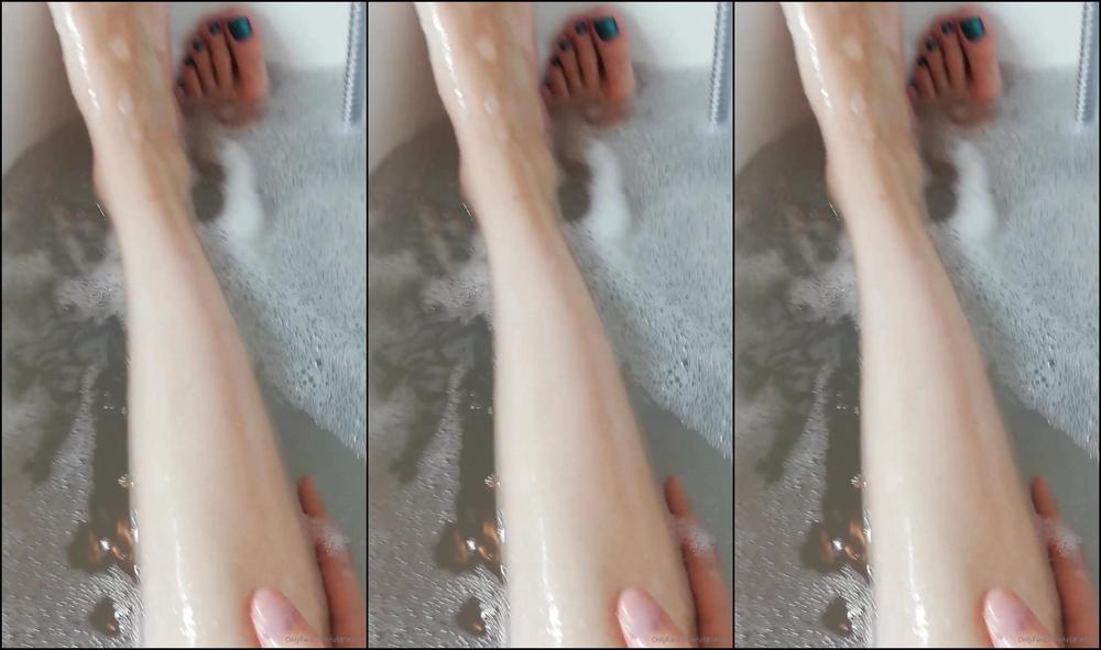 Lady Perse Relax In The Bath Who Woud Like To Massage My Feet