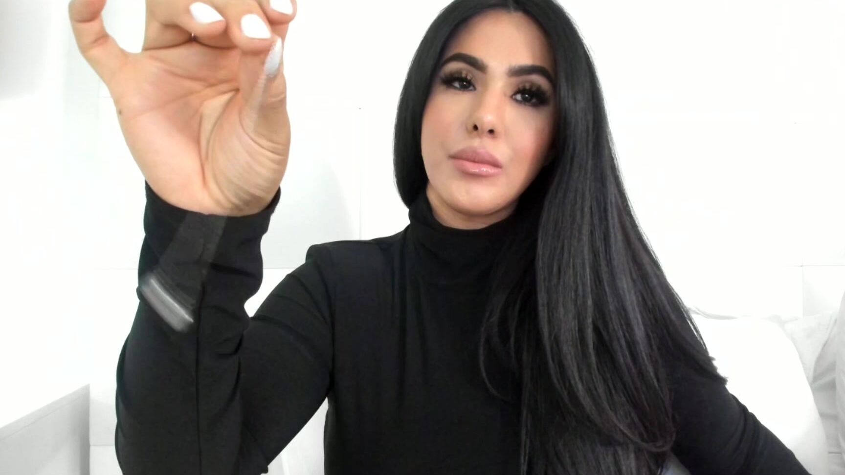 Makayla Divine Mesmerize Wallet Draining