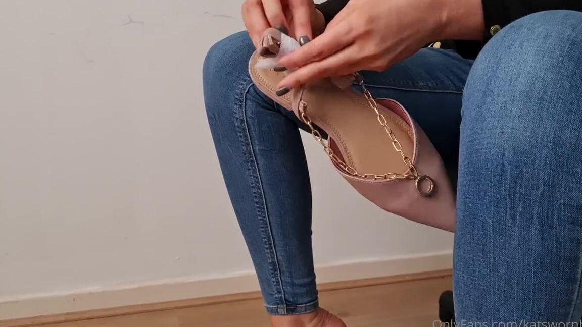 Kats Worn Heels Nicknamed Katswornheels Onlyfans Trying On 2 New Pairs Of Shoes A Black Pair Of Stiletto Courts With A Chain2