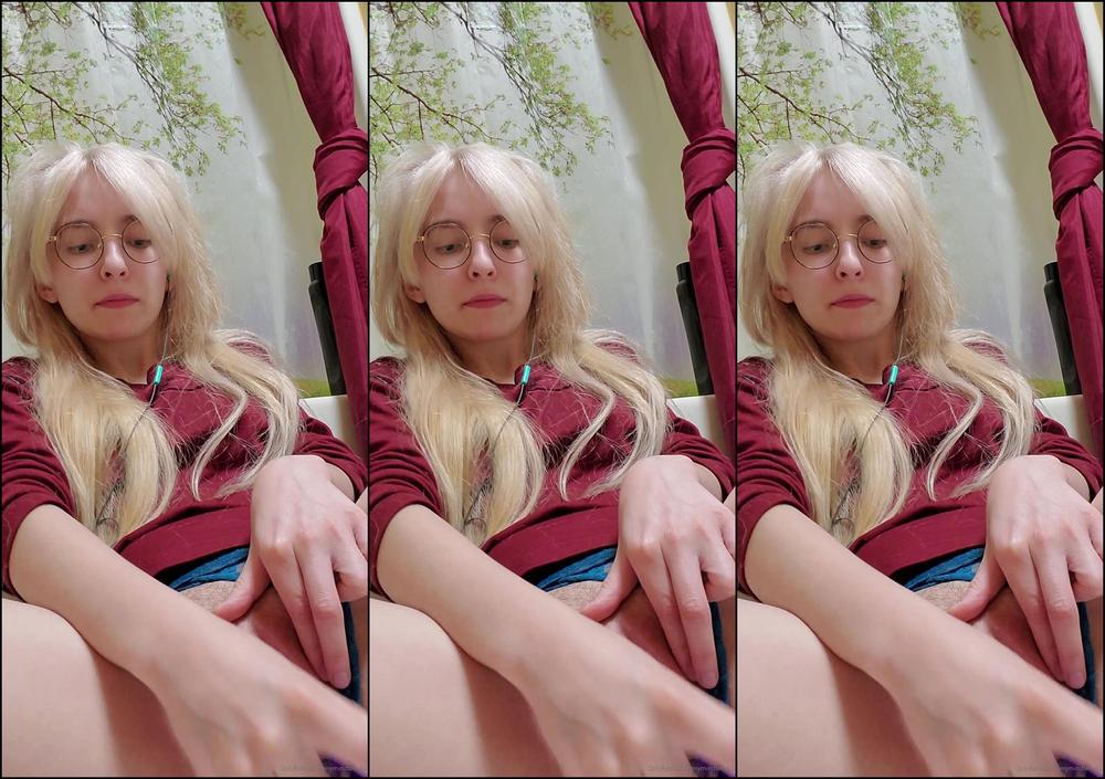 Mymindbreaks Silent Orgasm Had To Be Quiet Because People Were Rig