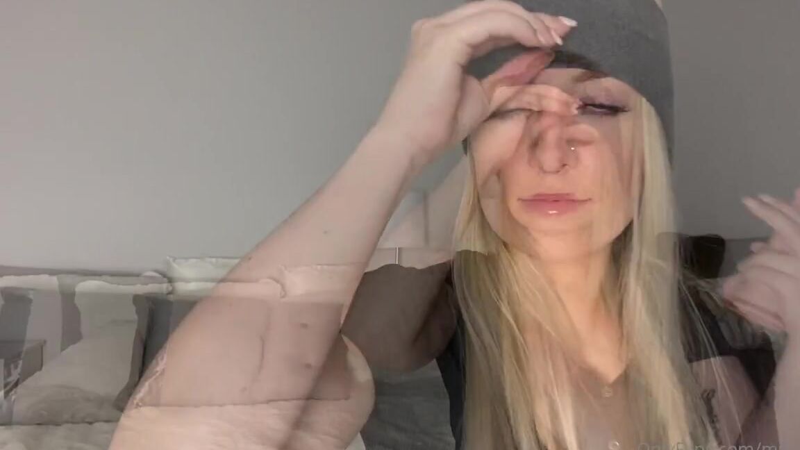 Miss Cassi Nicknamed Misscassi Onlyfans Happy Hump Day Gotten Quite A Few Requests To Try Cuckolding So Here It Is