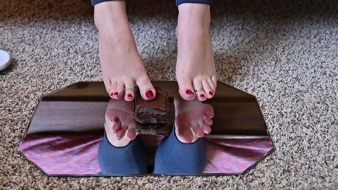 Tabitha Toes Nicknamed Tabithatoes 04 22 2021 Onlyfans Video Mmmm Who Wants To Watch My Partner Lick This All Off 8