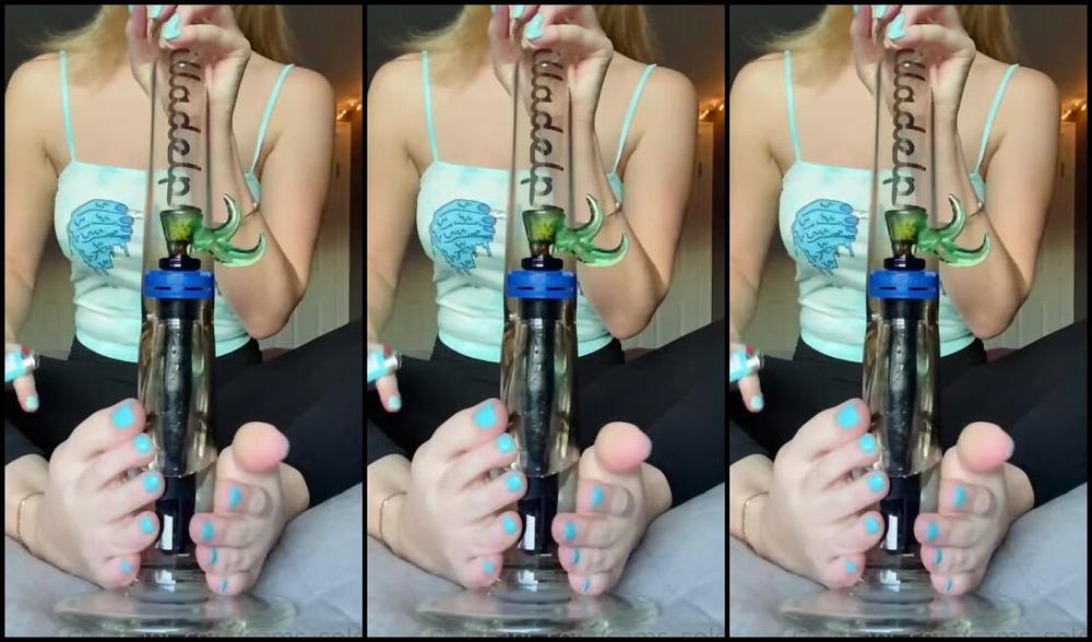 Sam Soles Nicknamed Sams Soles Onlyfans Relaxing With My Bong New Manipedi Which I Love Hope You Do Too How Was Your Day