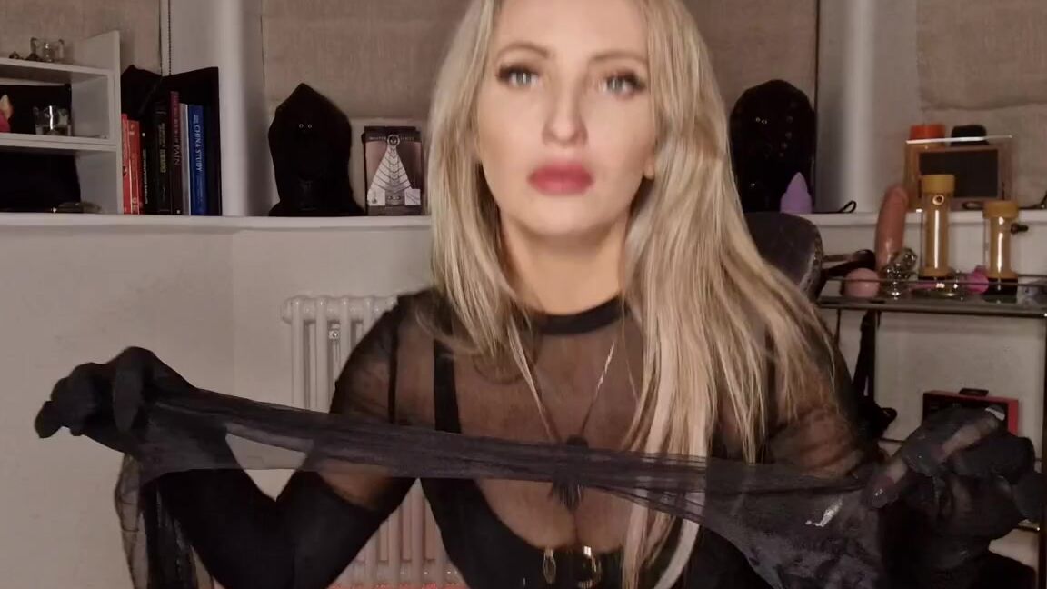 Misscourtneym Onlyfans Clean Mr Cs Spunk From My Nylons Cuckp