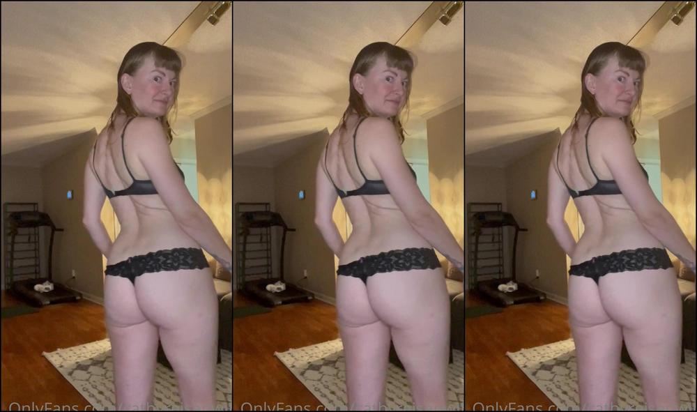 Cathyreisenwitz 2521620490 07 17 2022 Had A Really Nice Zoom With A New Friend From Here And Dressed Up A Lil