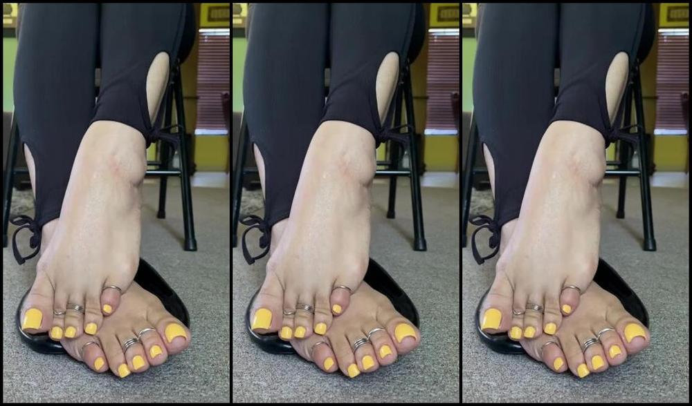 Deedeericanfeet Onlyfans Hiyaaaaaallll As Requested My Black Flats Shoe Play