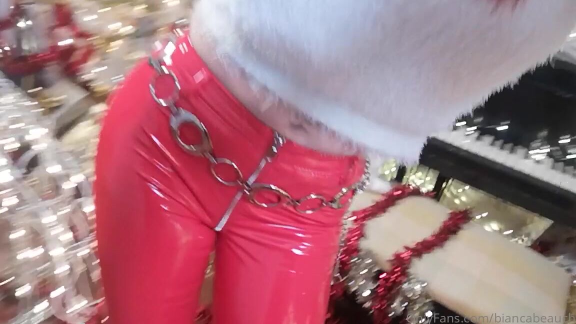 Biancabeauchamp 2020 11 27 5Fc157Cdee892D8Fb66E0 Source