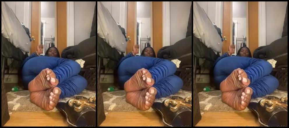 Rosewrinkles Onlyfans Big Flippers In Slippers