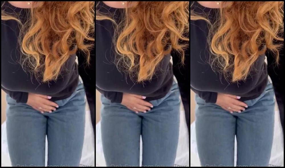 Oliviafleur X 06 06 2022 Onlyfans Video Wanna See Whats Under My Mega Mum Vibes School Run Outfit Auj