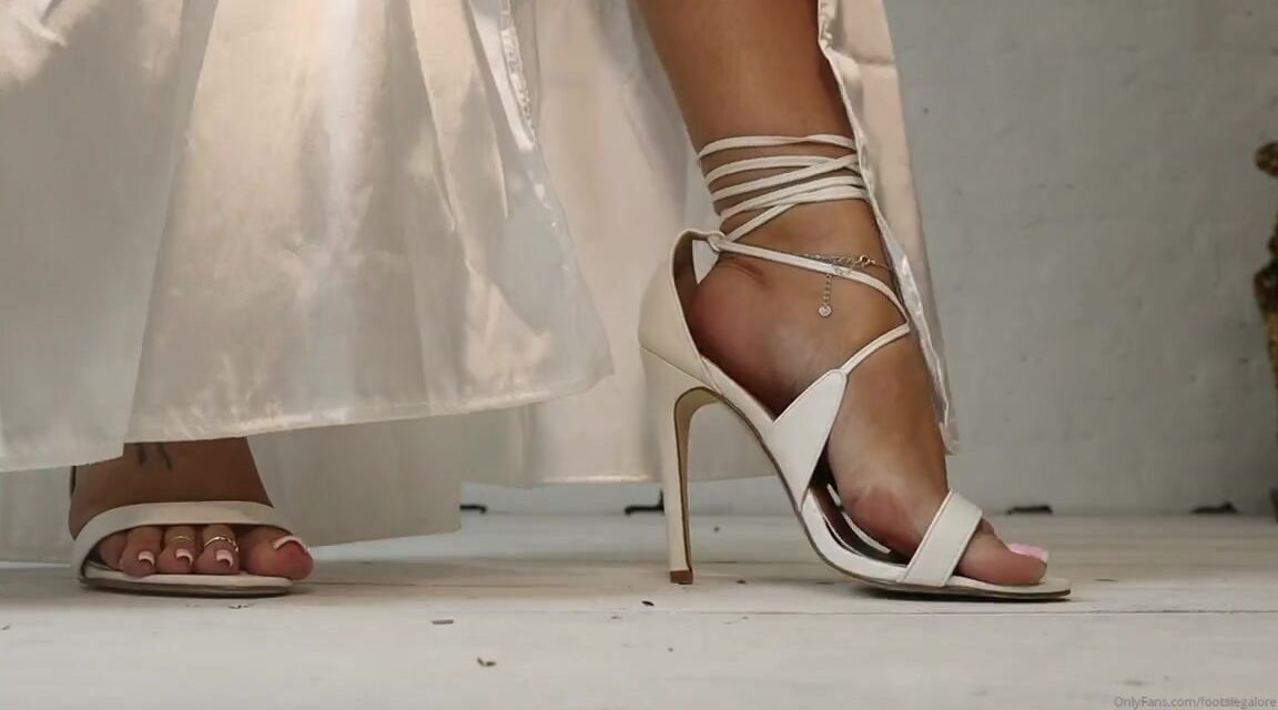 Footsiegalore Onlyfans White Lace And White Heels And Strut
