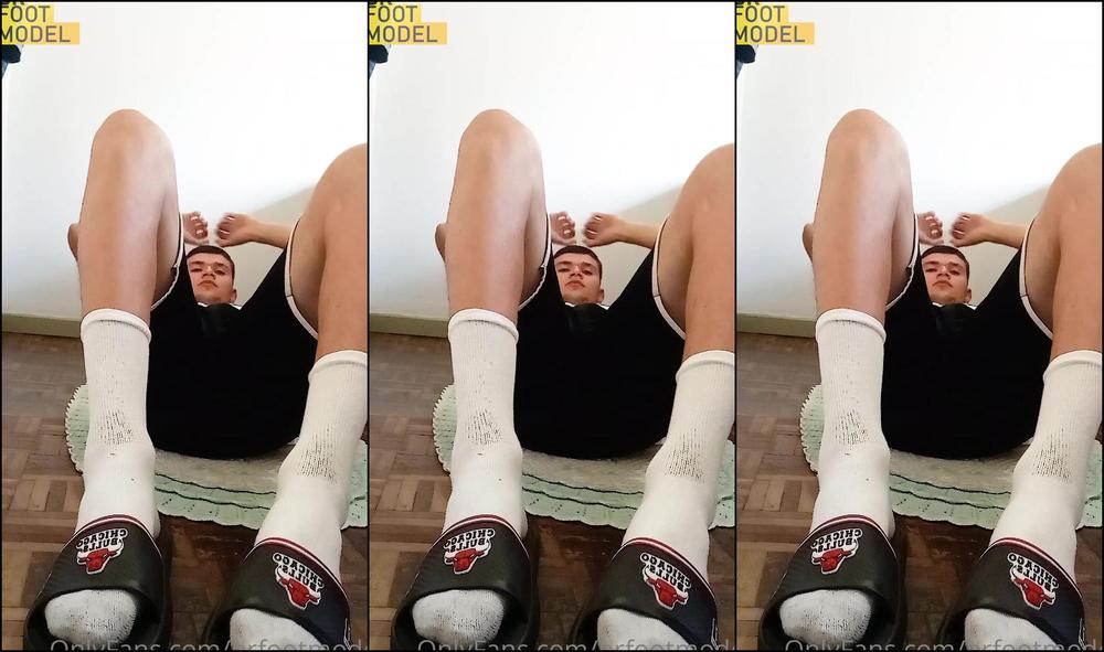 Brfootmodel 2862613286 05 06 2023 Gym At Home And Stinky Hanes Socks