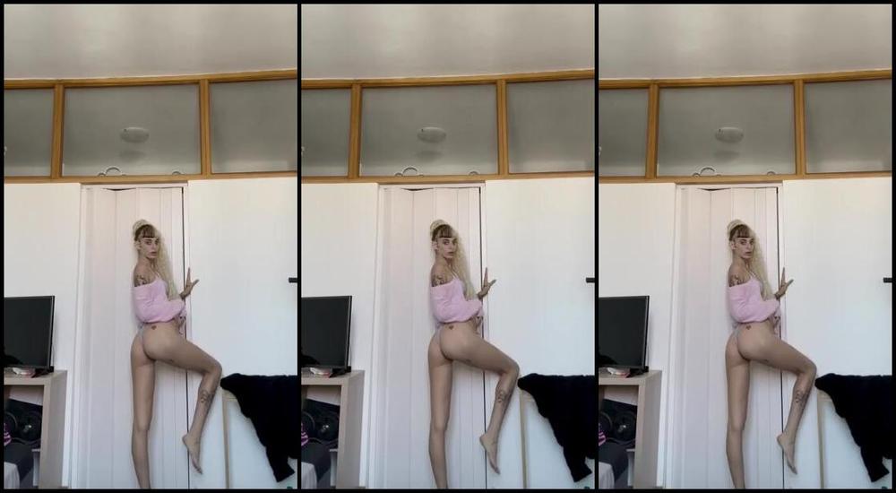 Ladletsunade Nicknamed Susybad1999 Onlyfans Cosa Ti Piace Di Pi Il Mio Culo O Le Mie Tettine