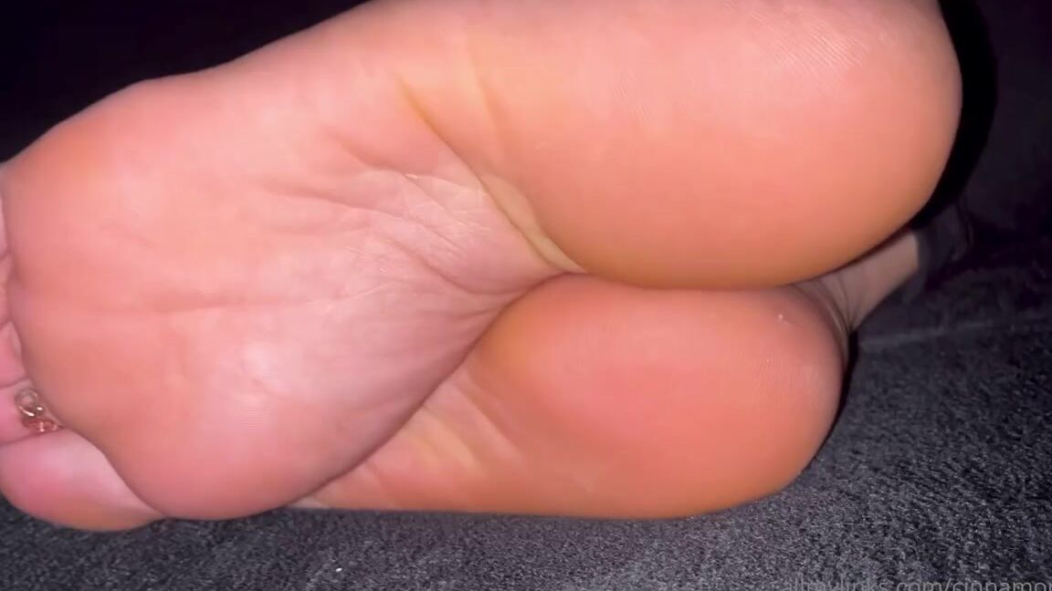 Goddess Cinnamon Aka Cinnamonfeet2 Foot Fetish 07 27 2024 Onlyfans Video So You Think I Didnt Notice You Were Sniffing My Feet While I Was Taking A