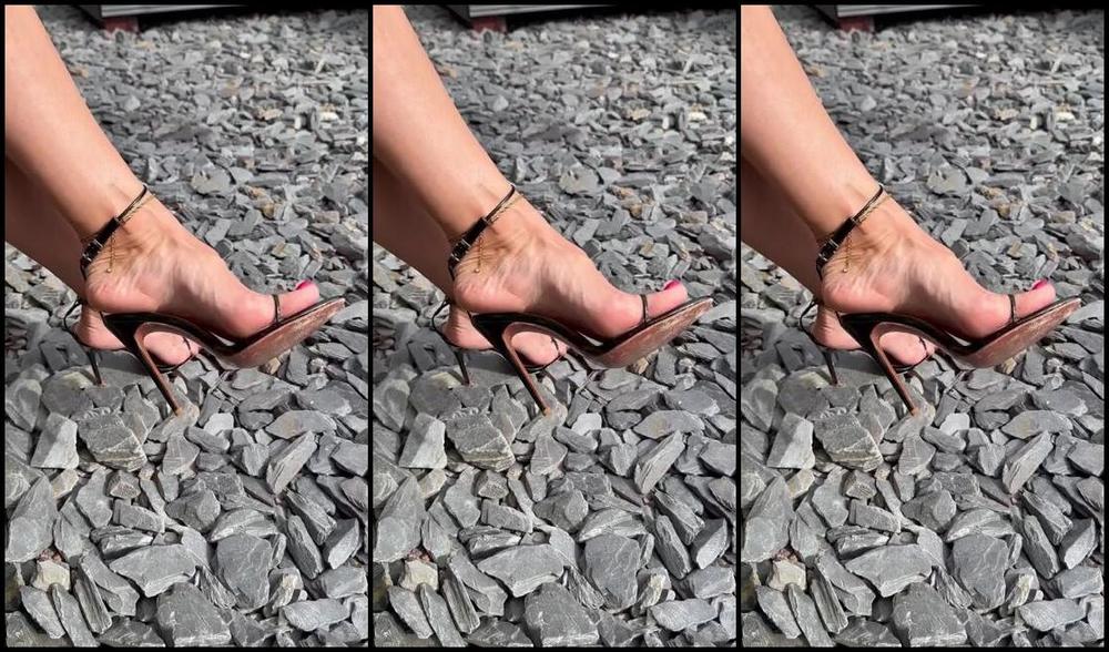 Heels Of Mine Nicknamed Heelsofmine 05 14 2024 Onlyfans Video Enjoying The Sun