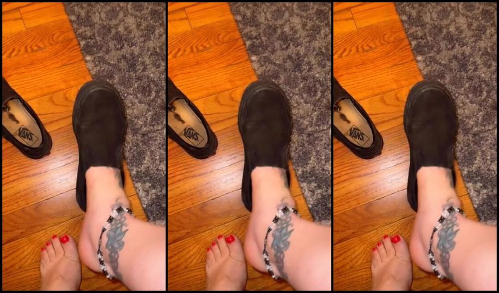 Coco Bella Nicknamed Cocobellafeetz 05 06 2025 Onlyfans Video Need A New Pair Whos Taking These Home