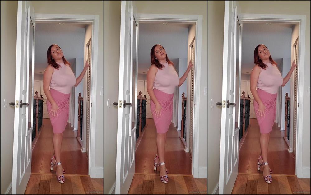 annabellerogers-09-03-2021-2050576246-pov-you-send-your-best-friends-mom-a-dick-pic