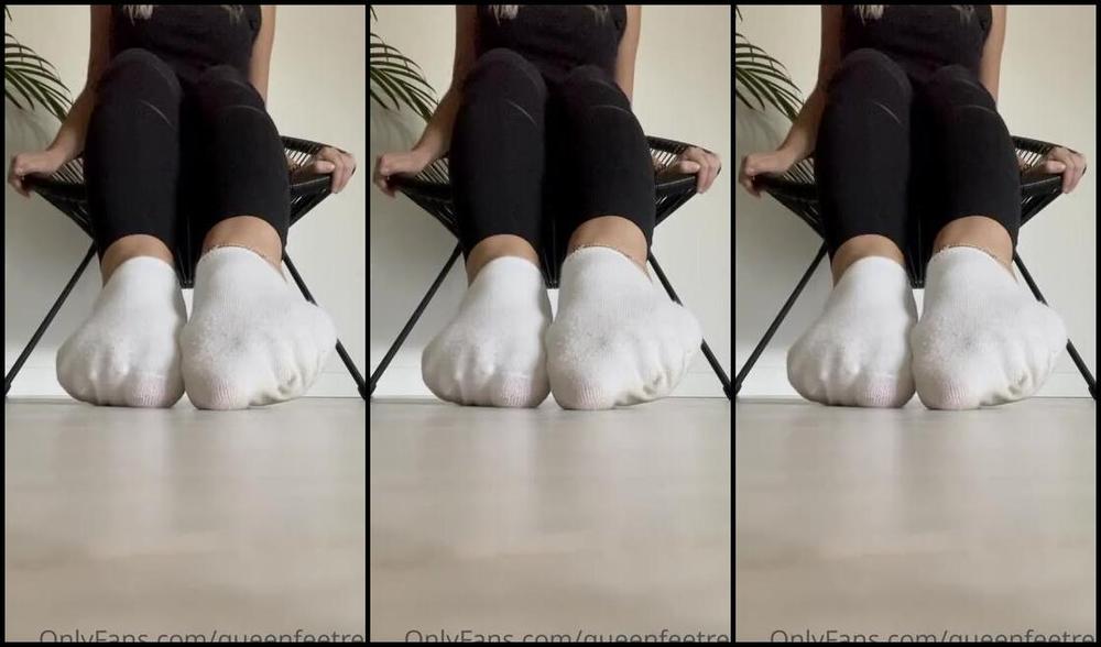Queenfeetred Nicknamed Queenfeetred Onlyfans Who Would Sniff This White Ankle Socks