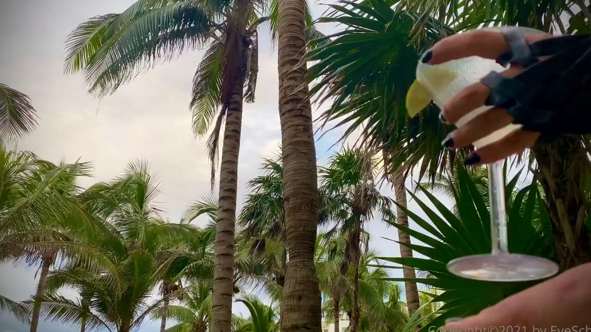 Eve Schwarz Nicknamed Eveschwarz Onlyfans Cheers My Little Toys Play Obey And Enjoy L