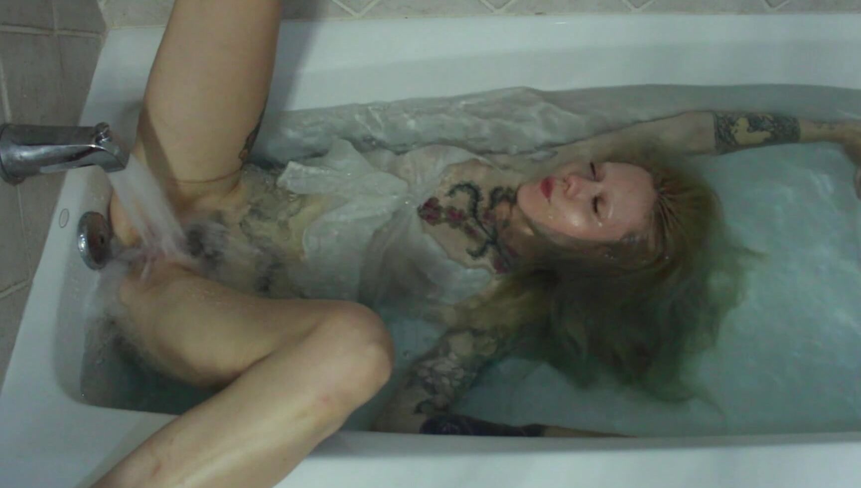 Bathtub Fetish, Hairy Bush, Tattoos, Underwater Fetish, Wet T-Shirt lucy everleigh element ManyVids