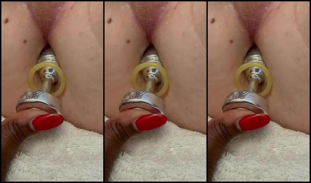Madam Caramel Onlyfans Butt Plug Inserted In Susie