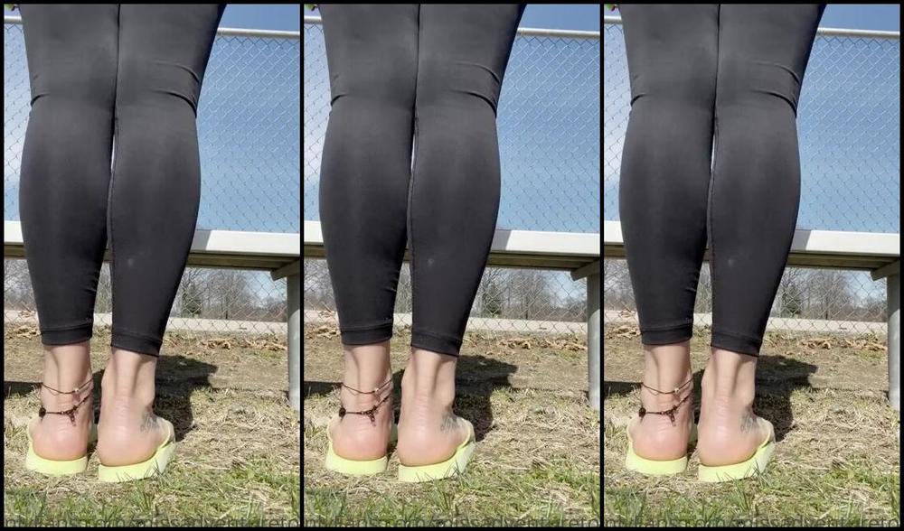 Adventuretoeskat Nicknamed Missadventuretoeskat Onlyfans At The Park Teasing You With My Flip Flops