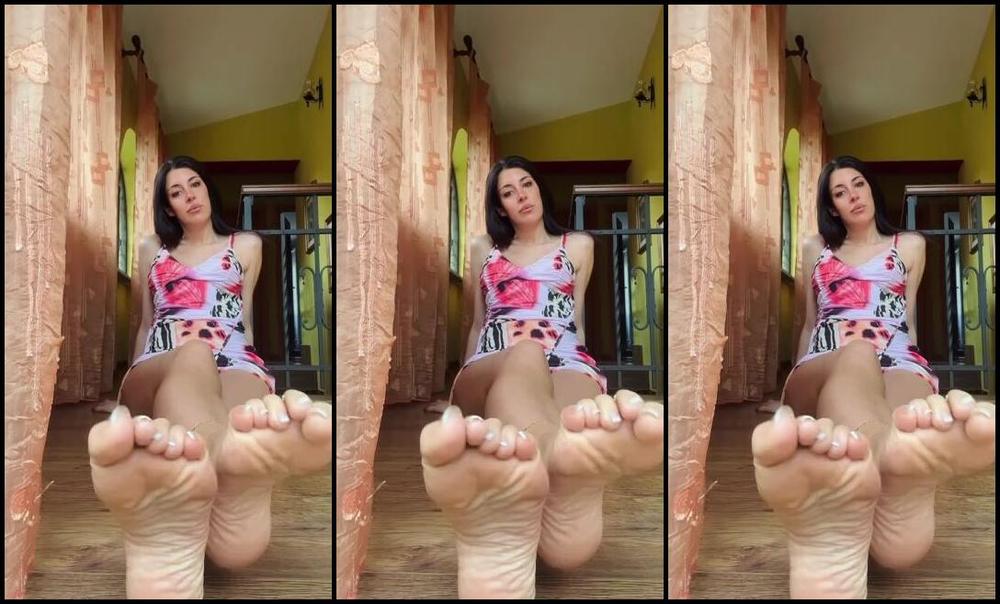 Sofia Ana Infinity Aka Infinityazzurra Foot Fetish 06 30 2024 Onlyfans Video Mentre Cera La Partita Qualcuno Avrebbe Volentieri Sbavato Sui Miei Piedi