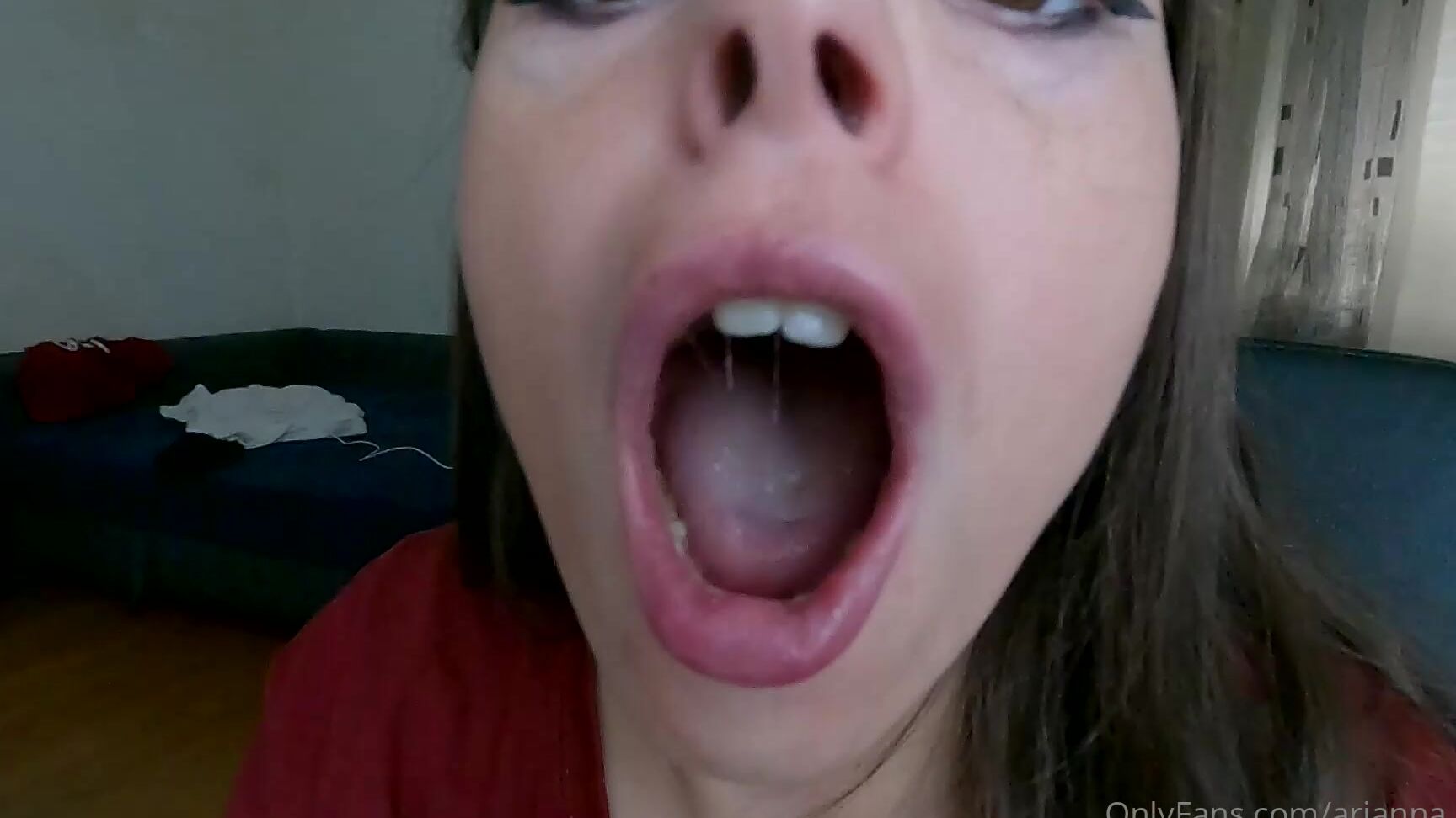 Arianna Arko Deepthroat Alla Mattina Presto Col Nuovo Dildo Mentre Mio Moroso Si Spacca A Tapis Roulan