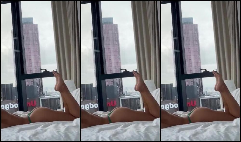 Goddessmargaritassoles Onlyfans Topless In The Pose Teasing You