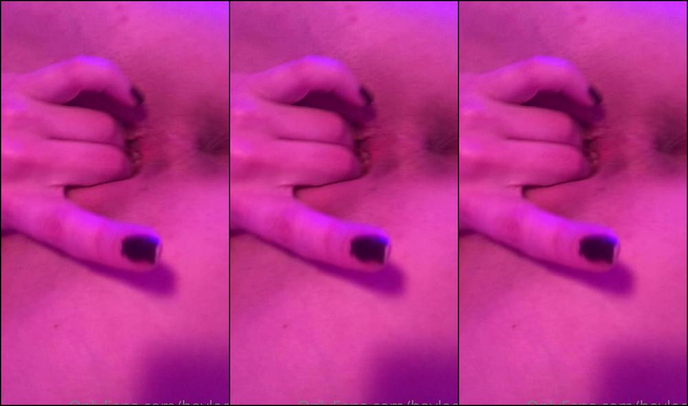 hayleex-16-02-2021-2034035662-fingering-myself-on-the-bed