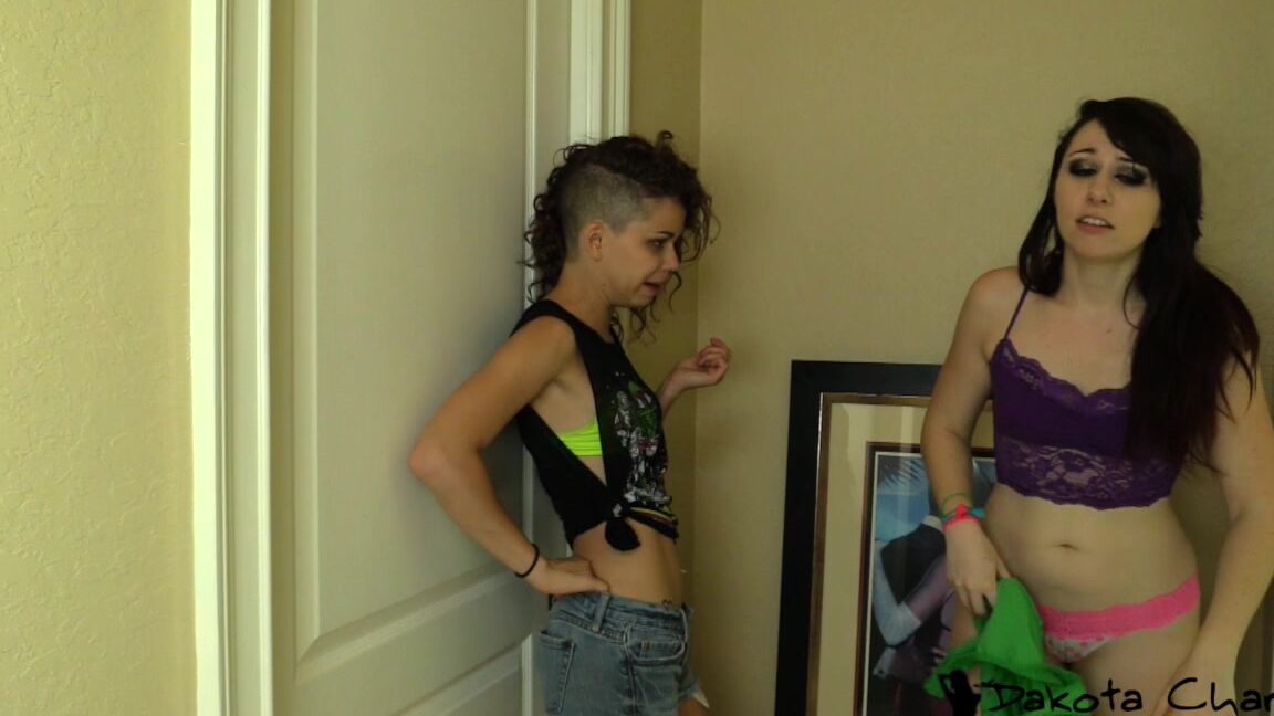 Dakotacharmsxxx Sister Sister Rivalry Pee