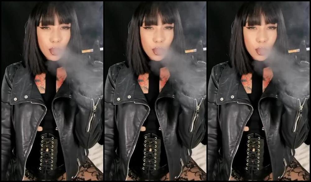 Queen Kinkerbell Nicknamed Kinkerbell23 Onlyfans Leather Fans Its Your Lucky Day Smoke And Edge With Me Watch As I Ride