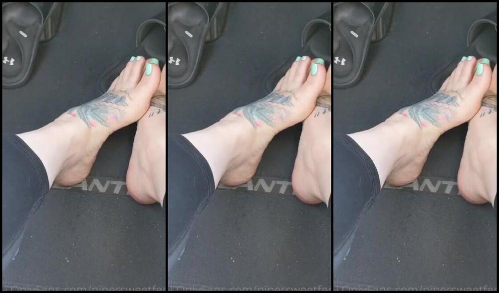 Pipersweetfeet Onlyfans Listening To Music And Playing With My Feet