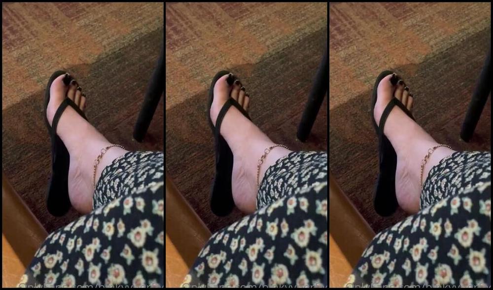 Pinkyyperfect Onlyfans Secretly Recording My Feet Under The Table At A Restaurant What Would You Do If You Saw Vz