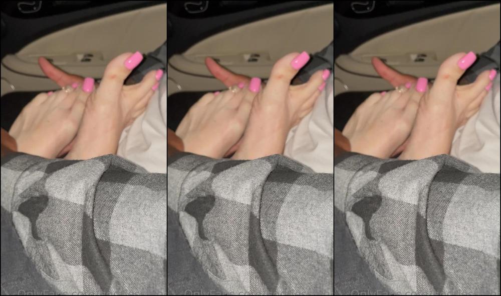 Goddessfendi 2624453031 10 02 2022 Remember That Vid Of Me Teasing That Guy I Caught Staring At My Feet At A