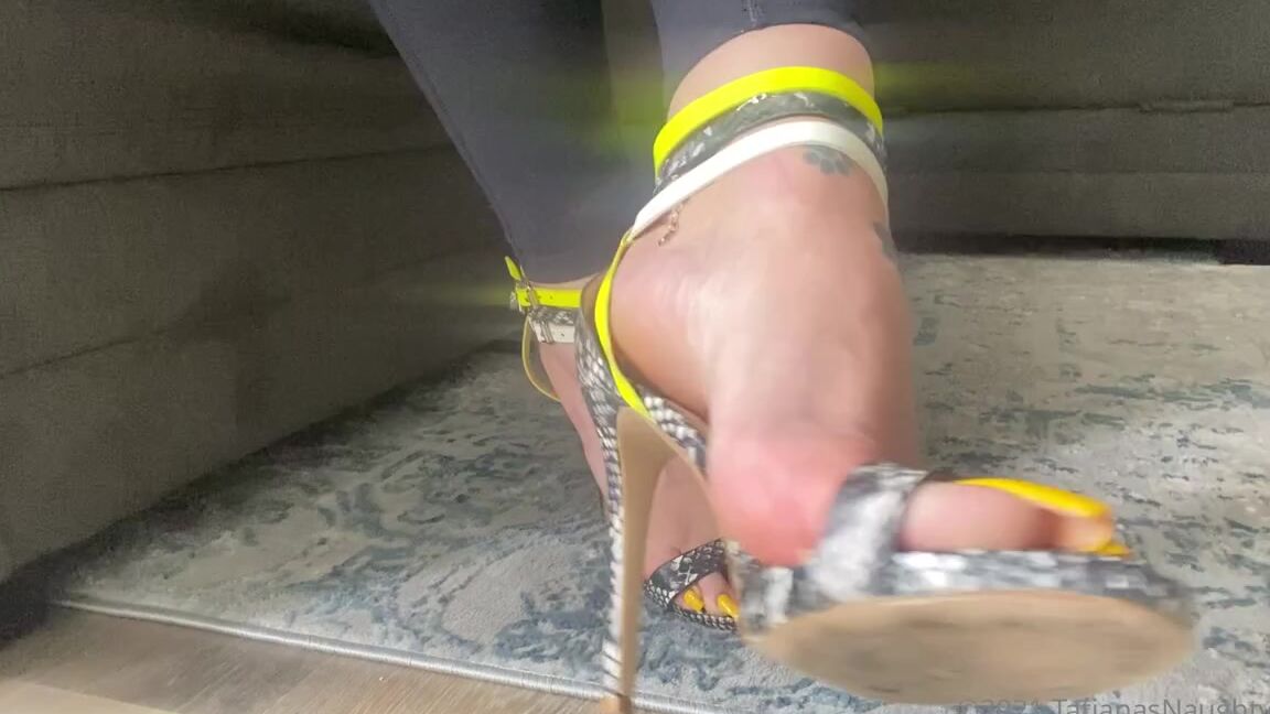 Tatianasnaughtytoes Nicknamed Tatianasnaughtytoes Onlyfans New 2021March17 Yellow Long Toenails And High Heels What Would You Do If You Were On A Date With