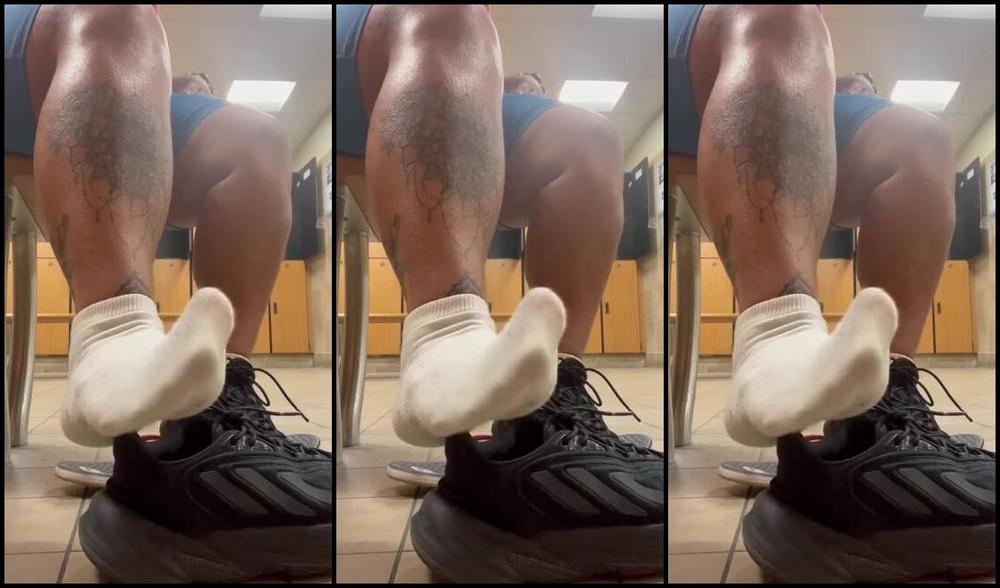 Dissatoes Onlyfans Taking Off My Shoes At The Gym My Calves And Soles Nice And Sweaty