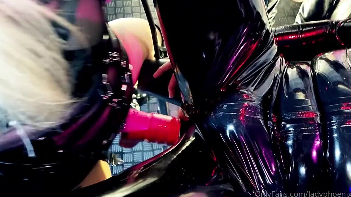 Lady Phoenix Nicknamed Ladyphoenix Ldn Onlyfans New Clip Stretched And Sodomised Big Dick Pegging This Latex Gimp Has Been Thoroughly Warmed Up And