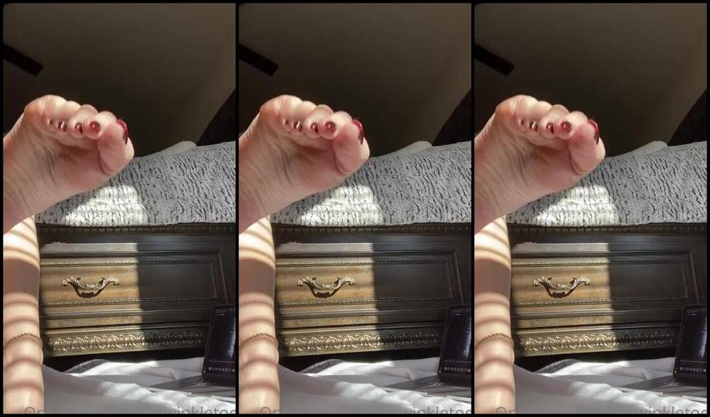 Waifu Jess Nicknamed Waifufeetmilkog Onlyfans Sunshineplatform Wedgestinies 15