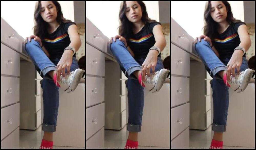 Goddess Mel Nicknamed Feetgoddess Mel Onlyfans Taking Off Shoes And Socks After A Walk Sorry For My English You Know Its Not My First Language